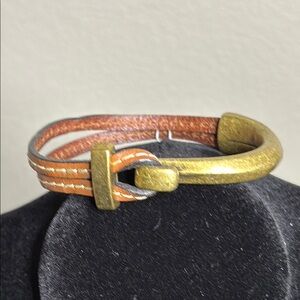 NWT Canoe Hook Brown Leather Bracelet